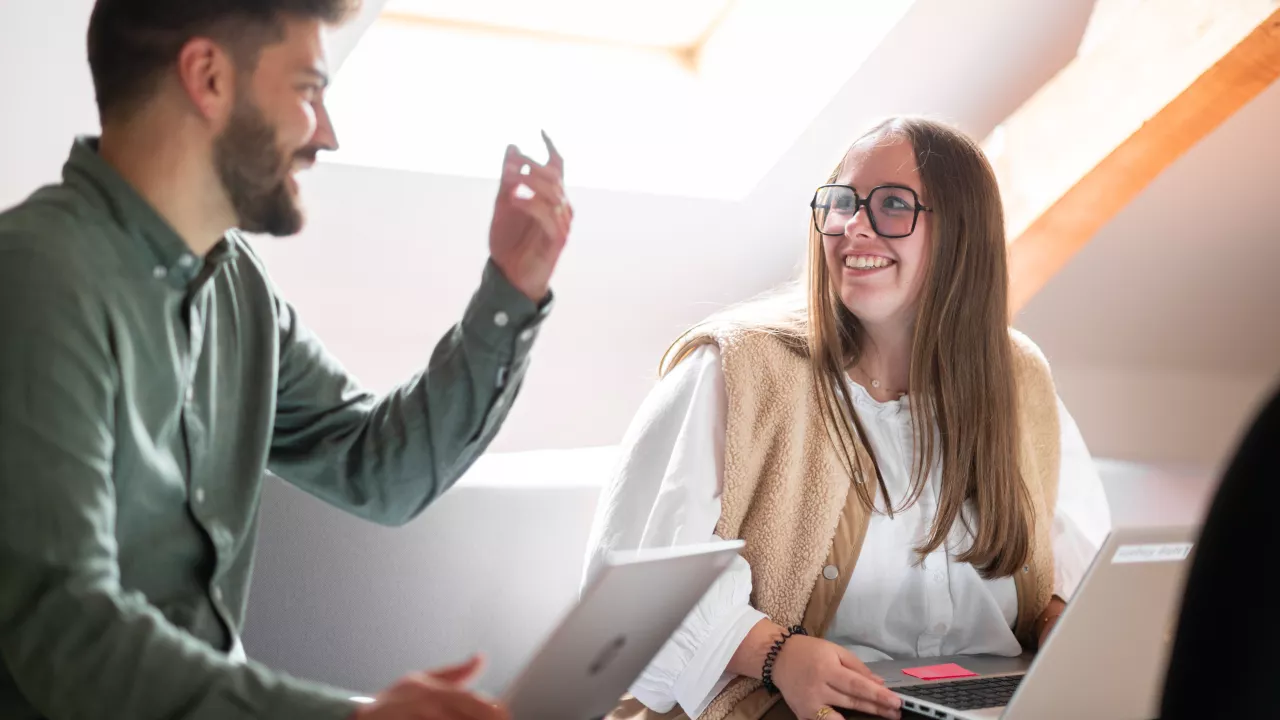 Herobeeld Jens Desmet en collega