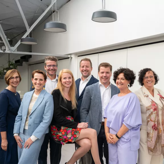 Uitgebreide foto Oneteam